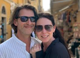 Kristel Verbeke zet echtgenoot Gene Thomas in de bloemetjes op speciale dag