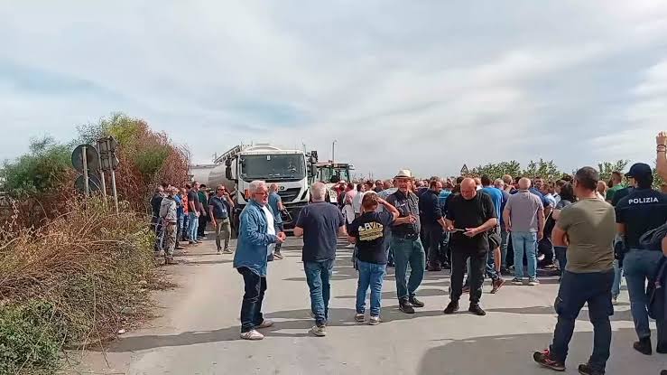 Caro vita, gli agricoltori foggiani non mollano: “Senza risposte dal Governo non smontiamo i presidi”