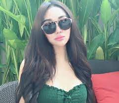 Artis sinetron yang pernah digosipkan memiliki hubungan spesial dengan el, anak musisi ahmad dhani ini juga nggak perlu diraguin lagi deh kecantikannya. 3 Gaya Lucinta Luna Pakai Kaca Mata Hitam Mana Yang Paling Seksi Okezone Lifestyle