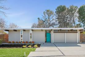 Joseph eichler was a real estate developer and one of the most influential advocates of modern johanna k hall is a realtor in east bay area, covering alameda, oakland, san leandro, hayward. Photo 1 Of 15 In An East Bay Eichler Offers Midcentury Living For Under 1 2m Dwell