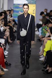Show thời trang cá nhân đầu tiên của nhà thiết kế trần hùng sẽ được tổ chức vào ngày 20/12 tại tp hcm. Ntk Tráº§n Hung Khá»Ÿi Ä'á»™ng Cháº·ng Ä'Æ°á»ng Má»›i Cung Tiktok