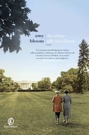La casa bianca (in inglese white house) è la residenza ufficiale del presidente degli stati uniti e sede della presidenza stessa. Due Donne Alla Casa Bianca Amy Bloom Fazi Editore