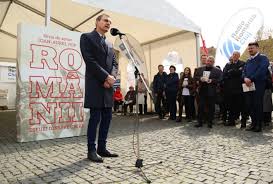 Pop sustine ca romanii nu il folosesc cu sensul de cioara sau negrotei, facand referire la scandalul in care este implicat arbitrul. Lansare De Carte Romanii Eseuri Dinspre Unire De Ioan Aurel Pop È™i Indemnuri Pentru UrmÄƒtorii 150 De Ani Transilvania Reporter