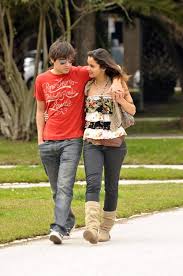 Esteve no ar de 21 de setembro de 2009 a 18 de setembro de 2010, na tvi. Protagonistas De Morangos Com Acucar Lourenco Ortigao E Sara Matos Assumem O Namoro Recente