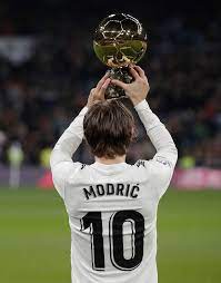 Barcelona have had 12 ballon d'or winners to real madrid's 11 ballon d'or messi has half of the catalans' total. Pin By Alsamman Alzeneny On Madrid Wallpaper In 2021 Modric Real Madrid Real Madrid Football Real Madrid Players