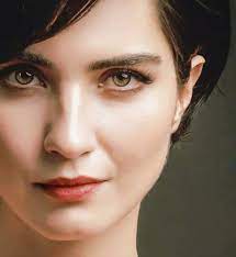 Tuba Buyukustun Portre Unluler Sac