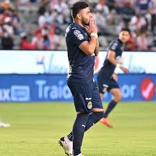 Szeremeta event at the don haskins center in el paso, texas on june 19. Alexis Vega Respaldado Por Aficion De Chivas De Guadalajara Al Portar Camiseta 10 Para El Torneo Apertura 2021 I Liga Mx Chivas Pasion