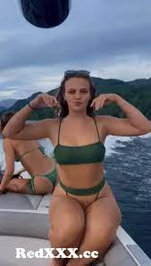 Thot flashes boobs on a boat from xx indo dangdut saweranya h0tom flashes  boobs on cam with kid in the background Post - RedXXX.cc