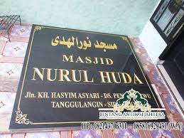 Padi yang diolah menjadi beras dan kemudian menjadi nasi pohon kelapa juga menjadi contoh tanaman monokotil. Papan Nama Granit Masjid Jual Papan Nama Masjid Kerajinan Marmer Tulungagung