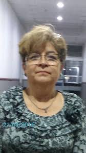 La señora Eduviges Carranza Madrigal, es una artista, adulta mayor, de  Guácimo, provincia de Limón. Ella realiza obras de arte a partir de  distintos tipos de tierra, piedra y arcilla. Y con