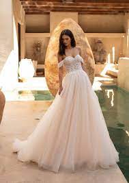 Bohemian vintage hippie chic ab 799 euro. Pronovias Cruise Collection 2021 Der Exklusive Erste Blick