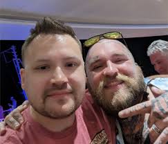 📸 Never know who you might meet along your travels 👀 A nice surprise to  get Sarah Jessica Parker and Matthew Broderick