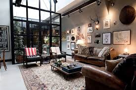 Comment Transformer Un Hangar En Loft 8 Exemples Reussis Salle A Manger Style Industriel Table Basse Style Industriel Deco Maison