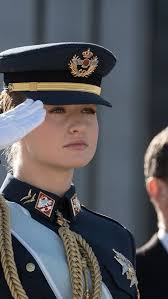La princesa Leonor se convierte en el centro de todas las miradas en su  tercera Pascua Militar ✨, Del uniforme del Ejército del Aire a la evidente  complicidad con Felipe VI y doña Letizia, la futura ...