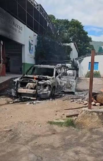 🚨 #ÚltimaHora 🚨 🔴🚔 Capturan a El Güero del Gym en Totolapan; reportan  bloqueos, quema de vehículos y dos elementos heridos 🔻