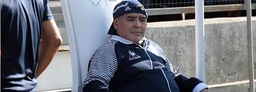 Nie lagen sie näher beisammen als bei diego maradona, der heute seinen 60. Diego Maradona Wurde In Seiner Argentinischen Heimat Hospitalisiert