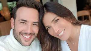 He was born in 1980s, in millennials generation. Kathy Saenz Y Sebastian Martinez Un Amor De Novela As Colombia
