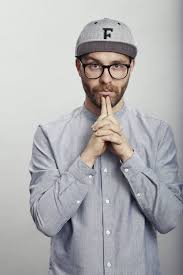 Da ist es üblich, dass man sich zwei monate lang nicht rasiert. Mark Forster Prasentiert Bei Fotoshooting Seinen Stil