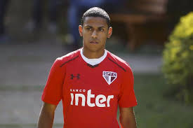 Bruno eduardo regufe alves, mais conhecido como bruno alves comm (póvoa de varzim, 27 de novembro de 1981), é um futebolista português que atua como zagueiro.atualmente está sem clube. Sem Arboleda Sao Paulo Tem Bruno Alves E Rodrigo Caio Na Zaga Em Treino Jovem Pan