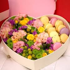 для ухода за цветами в доме творчества 10 упаковок Pin Ot Polzovatelya Elena Shuvalova Na Doske Idei Podarkov V 2020 G Makaruny Cvety Korobochki