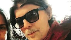 Após 32 dias internado, vocalista da banda Titãs volta para casa:  “Finalmente”