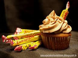 Un Cupcake L Addition Cupcakes Aux Carambars Recette Cupcake Recette Carambar Cupcakes