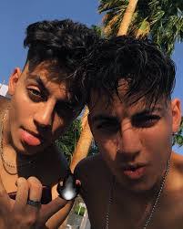 Nick Max's Instagram, Twitter & Facebook