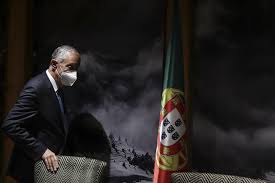 De acordo com os peritos, há um aumento dos casos na faixa etária. Os Dois Planos Que Marcelo Leva A Reuniao Do Infarmed Covid 19 Publico
