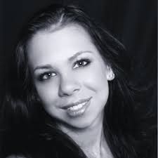 Julia Dillon's Instagram, Twitter & Facebook