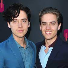 Cole mitchell sprouse (arezzo, 4 agosto 1992) è un attore statunitense. Are Dylan Cole Sprouse Identical How Similar