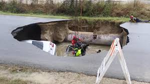 Providing flagstone, patio stone, building stone, landscape and garden soil, natural stone, boulders, river rock, gravel, mulch, concrete pavers, thin veneer, cement and sand to san antonio and south texas since 1957. San Antonio Sinkhole Swallows Two Cars Killing A Sheriff S Deputy The Washington Post