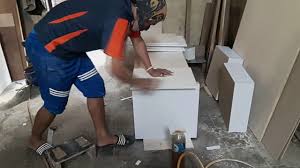 Campuran kedua bahan tersebut membuat triplek ini memiliki warna dan tekstur licin. Cara Membuat Kitchen Set Sendiri Teknik Perekatan Hpl Youtube