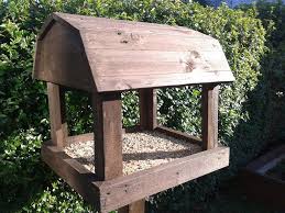 Deluxe Bird Table Made From Left Over Pallets Bird Houses Bird Houses Feeders Step Stool
