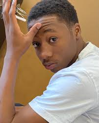 Diyaan Smith, 16, a gamer known for giving money to the homeless