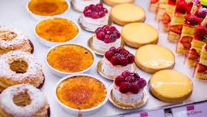 Kue dadar gulung selesai dibuat, sajikan bersama dengan teh atau kopi hangat sebagai cemilan keluarga. Ini Jenis Kue Yang Rendah Kalori Dan Tinggi Kalori 1