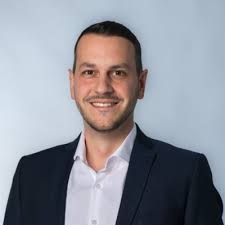 𝐖𝐞𝐜𝐡𝐬𝐞𝐥 𝐢𝐧 𝐝𝐞𝐫 𝐆𝐞𝐬𝐜𝐡𝐚̈𝐟𝐭𝐬𝐥𝐞𝐢𝐭𝐮𝐧𝐠 𝐛𝐞𝐢 𝐝𝐞𝐫  𝐕𝐞𝐫𝐢𝐦𝐚 𝐕𝐞𝐫𝐰𝐚𝐥𝐭𝐮𝐧𝐠𝐬 𝐮𝐧𝐝 𝐈𝐦𝐦𝐨𝐛𝐢𝐥𝐢𝐞𝐧 𝐀𝐆