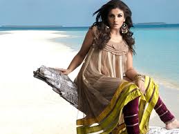 Raveena Tandon Beach Sexy Images Wallpaper, HD Indian Celebrities 4K  Wallpapers, Images and Background - Wallpapers Den