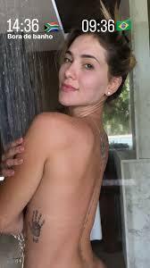 Nua, Virginia Fonseca mostra momento íntimo no banho em viagem à África do  Sul