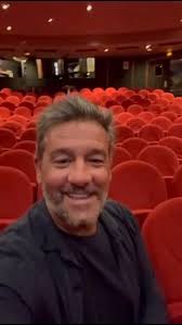 Tellement impatient de reprendre la #tournée du spectacle #showbiz sous le  soleil au @theatre_comoedia à #aubagne ☀️, Est-ce que tu as déjà ta place  ?, #titoff #humour #standup #spectacle