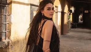 I watched the series until halime sultan died and could not watch anymore. Esra Bilgic Aka Halime Sultan Looks Ethereal In All Black Outfit