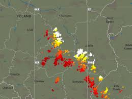 Poniższy radar opadów i radar burz oraz radar pogodowy, umożliwia na żywo śledzenie przemieszczania frontu nad polską z wykrywanymi przez detektory wyładowaniami atmosferycznymi.to najdokładniejszy radar burzowy. Pogoda Burze Zblizaja Sie Do Lublina I Warszawy Sprawdz Gdzie Sa Burze W Polsce Fani Pogody