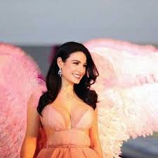 She was born on may 18, 1993, in porto alegre, state of. Julia Gama Juliawgama Fotos E Videos Do Instagram Julia Miss Mundo Instagram