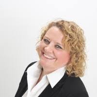 Traci Reilly's Instagram, Twitter & Facebook