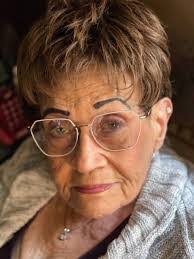 Merle Lange's Instagram, Twitter & Facebook