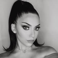 Il-Kantanta Maxine Pace Tħabbar Li Ħa Tkun Qed Tiggradwa