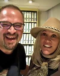 Les comparto con todo amor esta imagen con una de las mujeres más  simpáticas y cálidas del gremio que he conocido familia. Literal es un  Tesoro de ser humano. Like y comparte