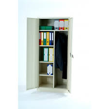 Amenagement placard placard avec miroir rangement dressing porte placard deco il y en a pour toutes les envies. Armoire A Balai