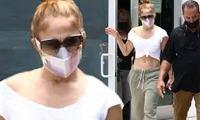 Jennifer always saw ben as the one that got away, the outlet's source said. Jennifer Lopez Flashes Her Envy Inducing Abs And Arms As She Leaves The Gym In Knotted Top Daily Mail Online