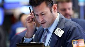 Nhóm năng lượng kéo Dow Jones và S&P 500 đi xuống