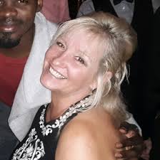 Looking for a *good* nail salon in downtown✨